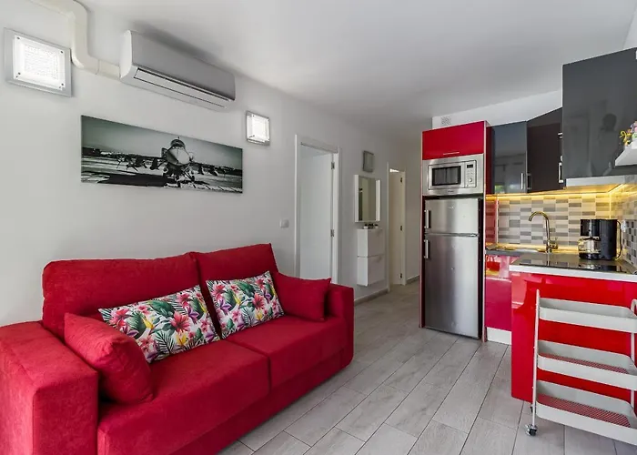 Fantasticstylish & Aircon, Near Lasamericas Beach