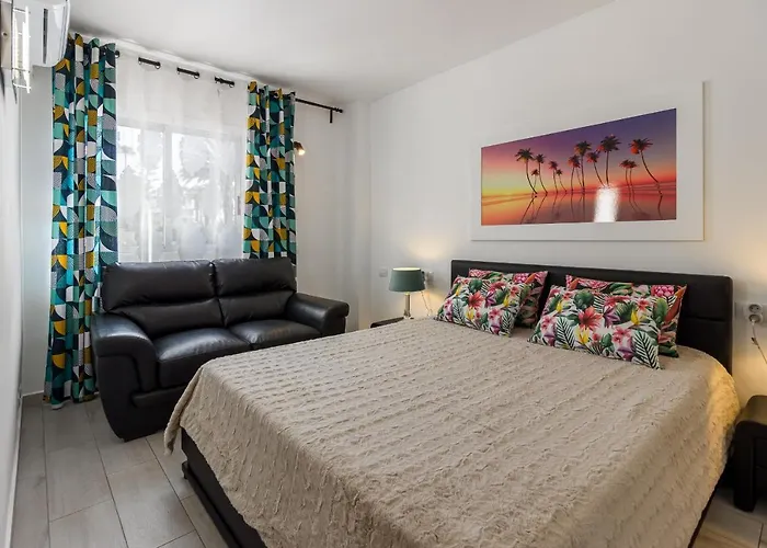 Fantasticstylish & Aircon, Near Lasamericas Beach