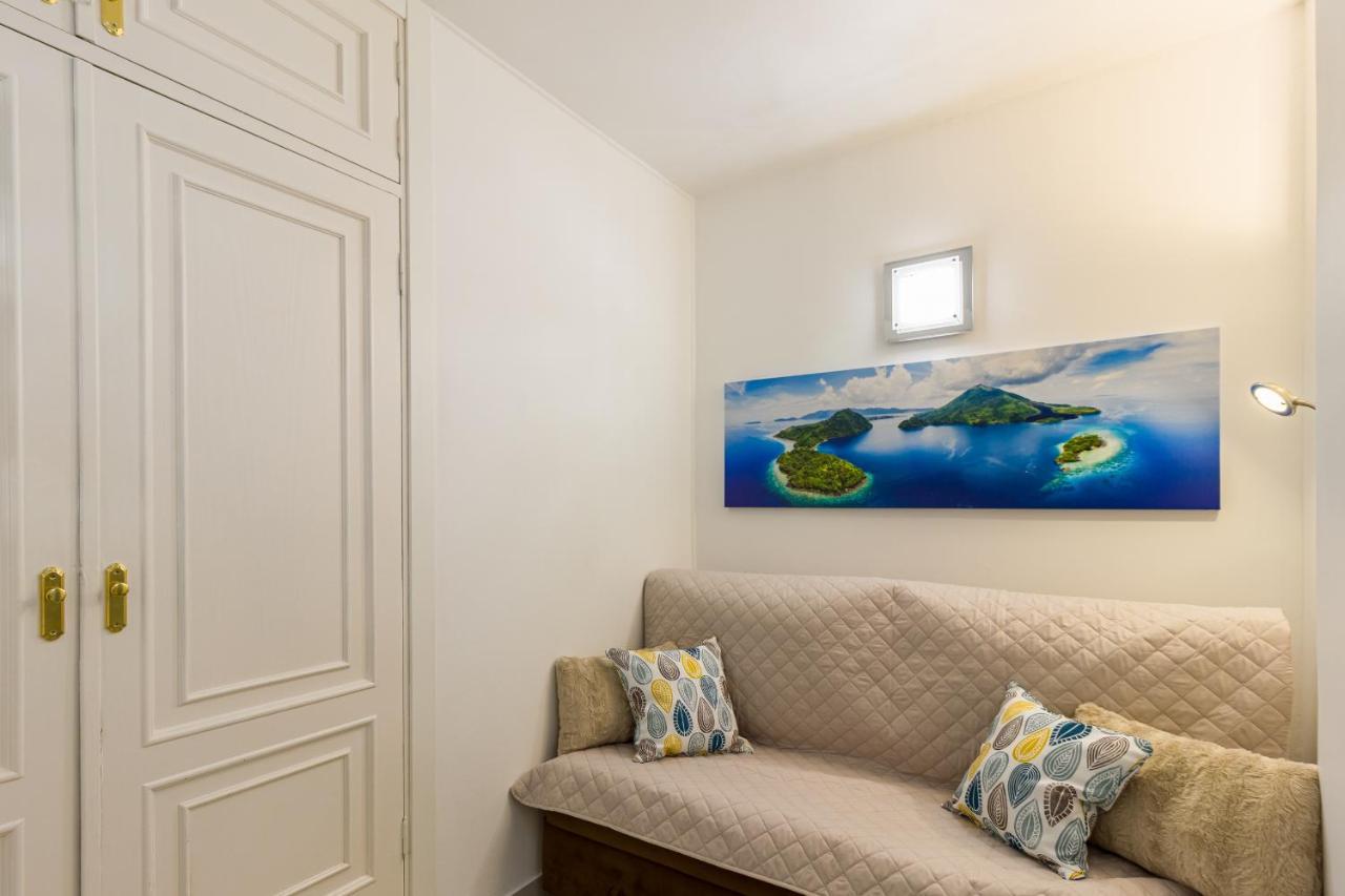 Fantasticstylish & Aircon, Near Lasamericas Apartment