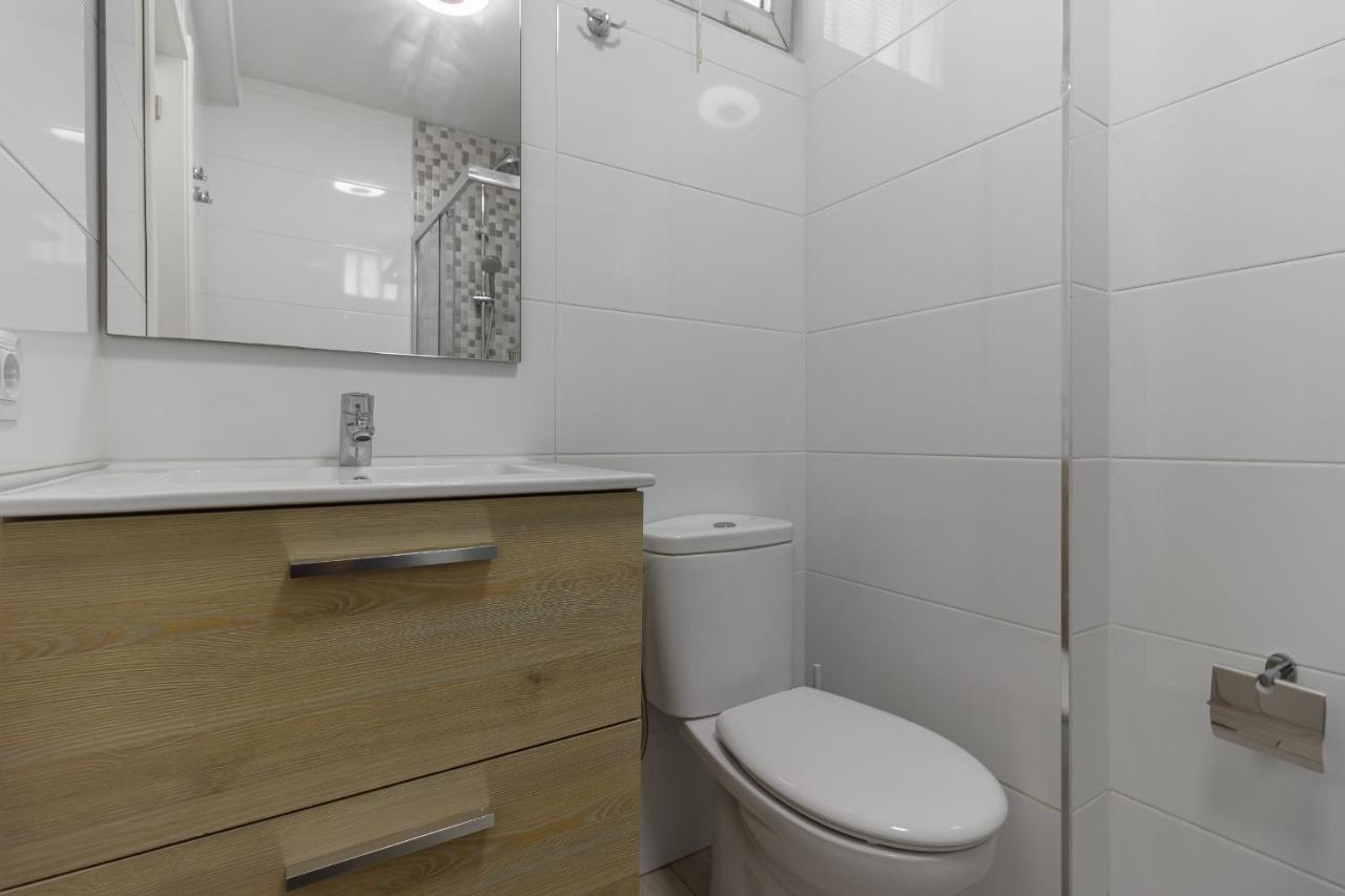 Fantasticstylish & Aircon, Near Lasamericas *