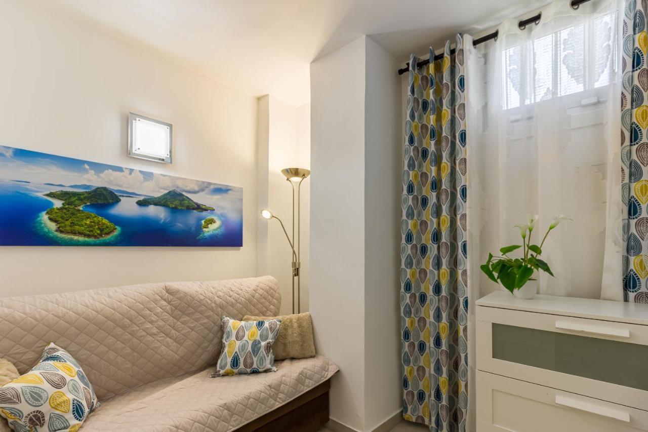 Fantasticstylish & Aircon, Near Lasamericas Apartment *