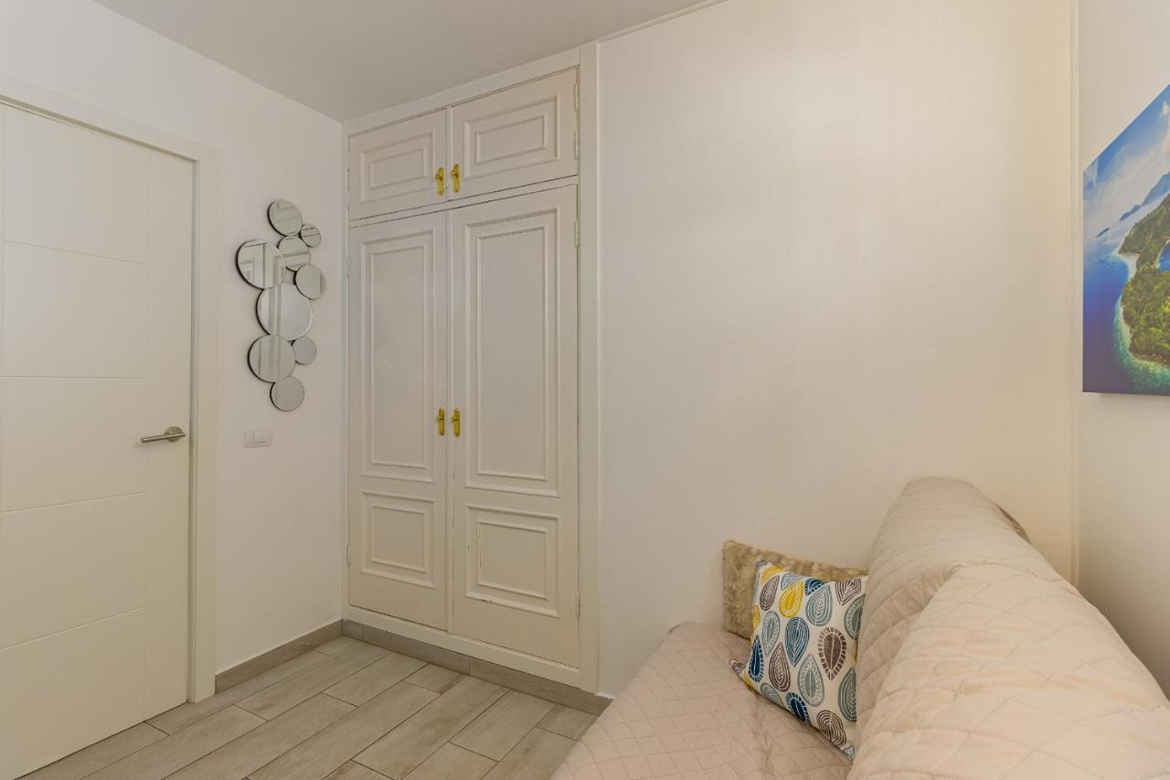 Fantasticstylish & Aircon, Near Lasamericas Apartment Playa de las Americas (Tenerife)